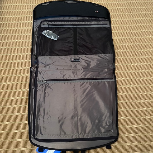 Victorinox Deluxe Garment Sleeve Werks Traveler 3.0 Collection - Picture 4 of 6